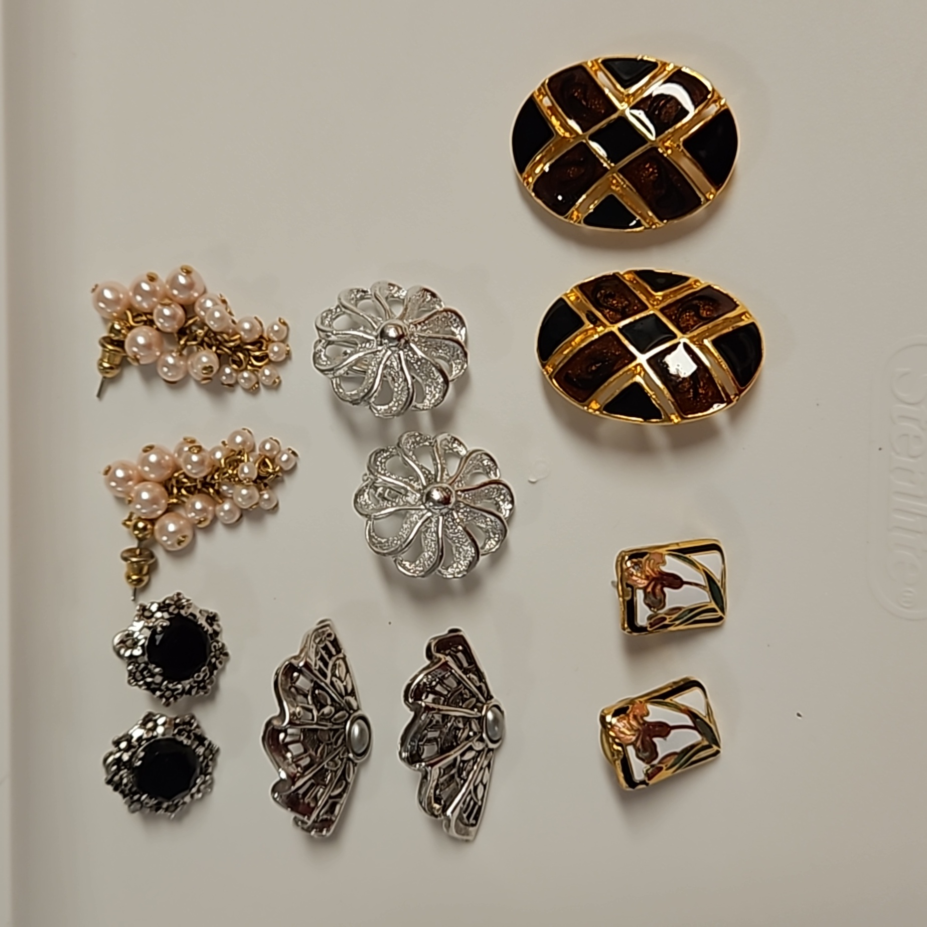 Mixed Lot 6 Pair Of Silver Tone Gold Tone Clip On Pierced Estate Sale Vintage 28$